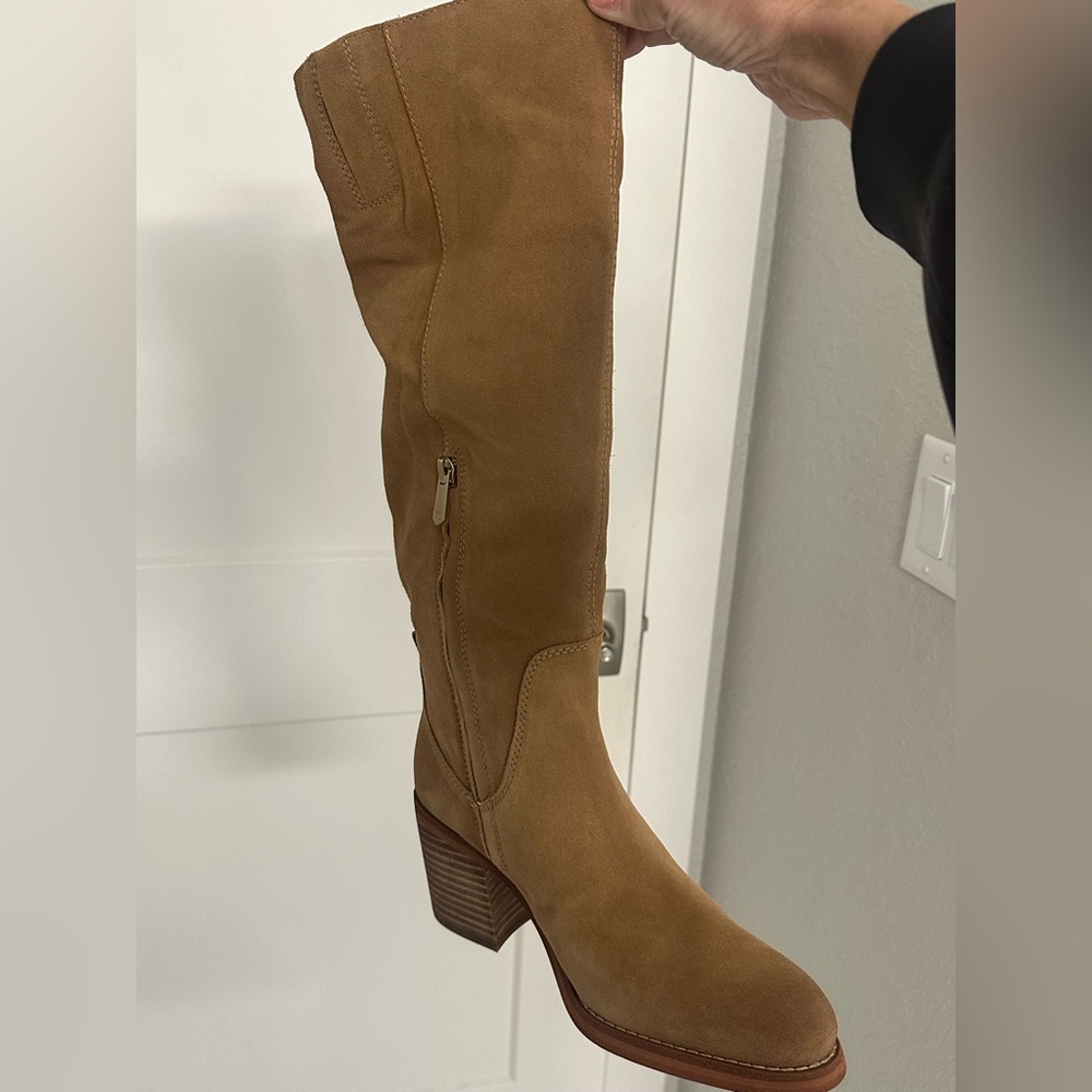 NEW Sz8 Sam Edelman Soyer Boots with small flaw on one boot. Womens. See photos.